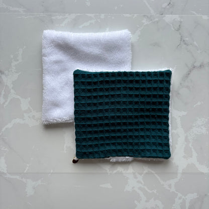 Coton réutilisable en éponge bambou blanc et nid d'abeille bleu canard avec logo en médaillon