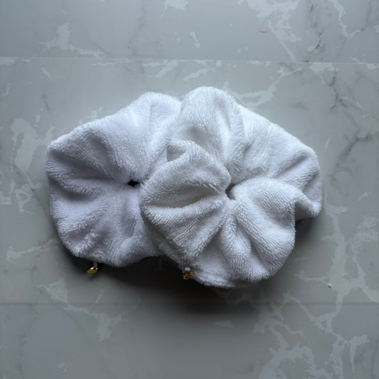 manchettes en éponge bambou blanc avec médaillon logo doré