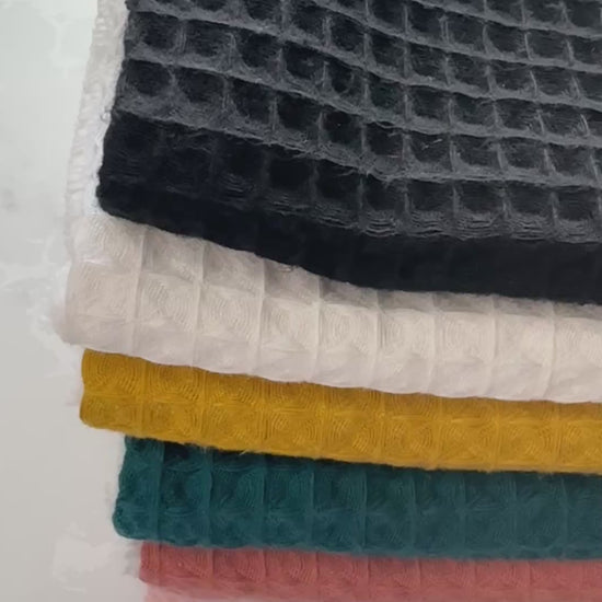 vidéo des serviette visage en éponge bambou et nid d'abeille différentes couleurs