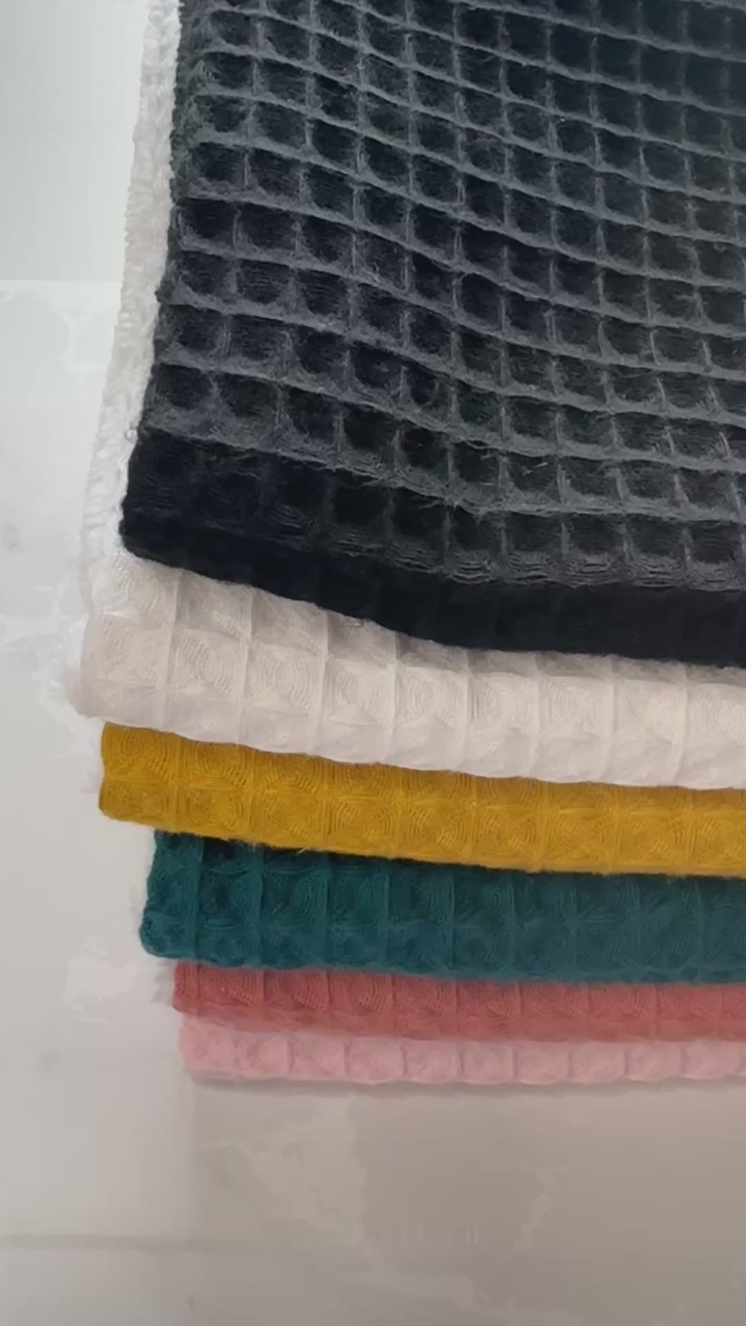 vidéo des serviette visage en éponge bambou et nid d'abeille différentes couleurs